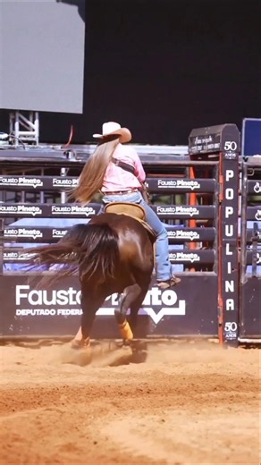 Nicoly Bistaffa Flies Through the Pattern! 🏇🔥 #rodeo #horse