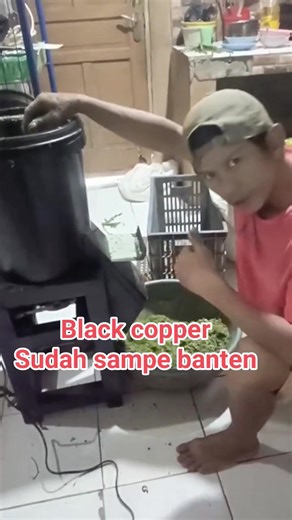 Sebuah alat sederhana untuk membantu proses pembuatan Pakan alternatif ternak. #بسم-الله-و-الحمد-لله #boloternaknuswantoro##ternakopowaesengpentingbolo# #entok #viral #sorotandunia #fyp #fbpro #sukses | Gastor Andika