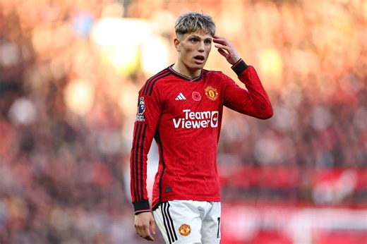 Alejandro Garnacho shares his FC24 Ultimate Team, and gets roasted by Manchester United teammate