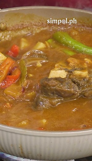 A rich and sticky Sizzling Balbacua recipe rooted in Cebuano cooking traditions. Slow-cooked beef oxtail and shank simmer in a deeply flavored sauce, then finished on a hot sizzling plate for a bold, festive twist. Ingredients Set A – Main Cuts ½ kg beef oxtail (optional but recommended) ½ kg beef shank (bulalo) or tendons (optional) Set B – Aromatics & Boiling Water for boiling 1 large onion, chopped 6 cloves garlic, minced 1 thumb ginger, sliced 3 pcs star anise Salt Set C – Base Flavorings 2