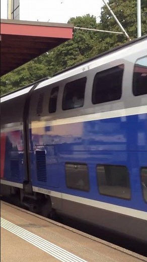 SNCF TGV Duplex 🇨🇭 Zürich ➡️ Paris 🇫🇷 fährt schnell durch den Bahnhof Rheinfelden