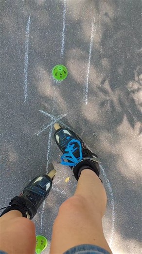 MARYNA BOIKO | Criss cross One of the very first trick in slalom and not only... . . . #skates #beginners #rolleskating #slalomtrick #freestyleslalom... | Instagram