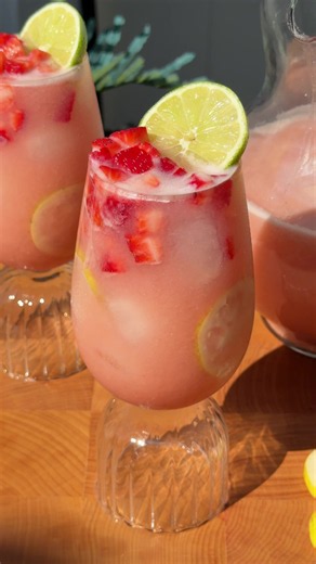 Can we interest you in a Guava Strawberry Agua Fresca? 🤤🍓 @Stephanie Engøy For the Agua Fresca: 6 fresh guavas, roughly chopped 1 cup fresh strawberries, hulled and roughly chopped 2 tbsp guava jam or fruit spread 6 cups cold water, divided ½-3/4 cup sugar or agave, to taste 2 tbsp fresh lime juice For Serving: Ice Fresh guava slices, for garnish Fresh chopped strawberries, for garnish Lime wheels, for garnish Add the chopped fresh guavas, strawberries, guava jam, sugar, lime juice and 2 cups 