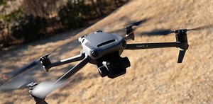 空飛ぶ優れたマイクロフォーサーズカメラマン｢DJI Mavic 3｣。オールインワンとしては世界最高峰の出来