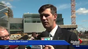 WATCH: When plans to build the soaring Stantec Tower in Edmonton's Ice District were announced, it was an ambitious plan. As Vinesh Pratap reports, while the local economy may have tumbled, the tower's upwards progress continues. | Global Edmonton