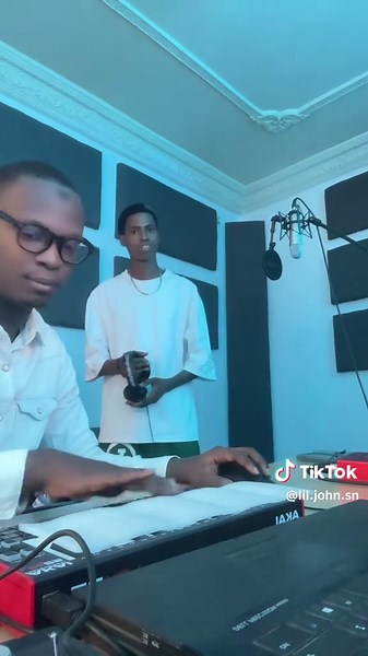 Vidéos de Lil John Mix it (@lil.john.sn) avec son original - Lil John Mix it