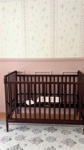 Easy Assembly of the Beautiful Delta Children Crib