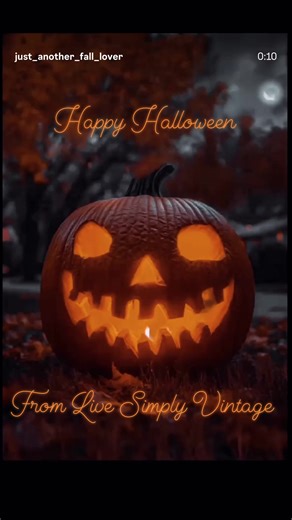 🎃 Happy Halloween 🎃 Be sure to stop at Twisted Sisters Vintage Market of Antigo to enter the costume contest with cash prizes! Treats for the kids!! Halloween from 3-7pm Next to Antigo Dairy Queen 👑 | Live Simply Vintage