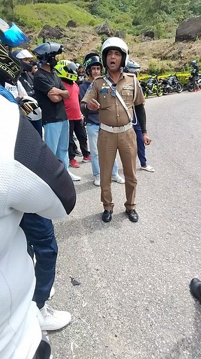 බොරු පොලිස් පාට් දාන අය අතරේ මේවගේ නිලදාරීන් රටට සම්පතක් 🫡❤️🙏 | Traveler