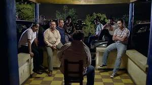 PABLO ESCOBAR EL PATRON DEL MAL Cap 71: Se crean una organización llamada los ‘Pepes’ (perseguidos por Pablo Escobar) para combatir a Escobar y acabar con su organización. El gobierno crea el Bloque de Búsqueda, cuya misión es capturar a Escobar. Empiezan a caer los hombres cercanos a Pablo. #series #television #Entretenimiento #siganmeparamas | Series y entretenimiento