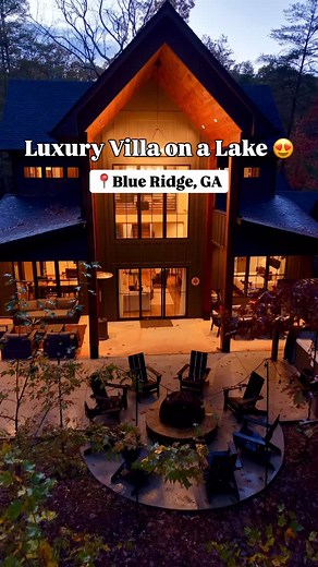 Just an hour and a half from Atlanta — welcome to BlueTurtle in Blue Ridge. This villa is an excellent place to spend a weekend with your family. It accommodates up to ten people, offers truly luxury conditions, and the lake is within walking distance. 📍@theblueturtlevilla4 There’s also a game room for kids and a large hot tub. This is truly a hidden gem for anyone looking for a peaceful retreat. . . . . . #BlueRidgeGA #GeorgiaGetaways #GeorgiaCabins #LakefrontVilla #BlueTurtleCabin #AtlantaWee