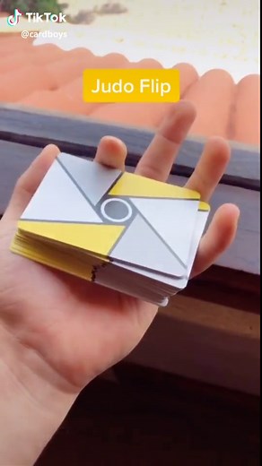 Master the Most Commented One-Handed Cut - Cardistry Tutorial