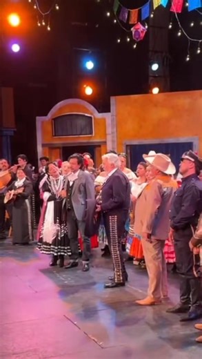 Interpretando el número final de la Zarzuela “El Orgullo de Jalisco”, Ojos Tapatios. Placido Domingo Polo Falcon | Placido Domingo