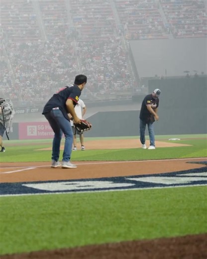 Chipper Jones first pitch today at Bristol Motor Speedway. Via AtlantaBraves | Atlanta Braves Chop Live