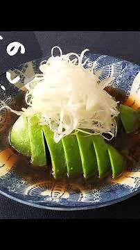 レンチンするだけ！ ホクとろ新食感おつまみ「アボカドのレンジ蒸し」【編集Fのテキトーつまみ】