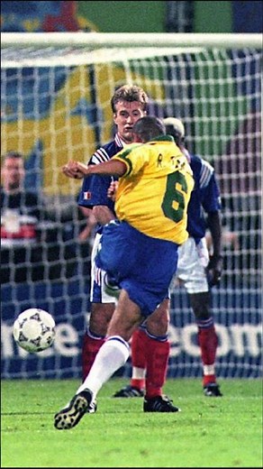 roberto carlos free kick against france 1997