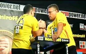 【腕力】鲁斯塔姆·巴巴耶夫VS约翰·布尔赞克Rustam Babayev vs. John Brzenk-Right Open-Nemiroff 2010