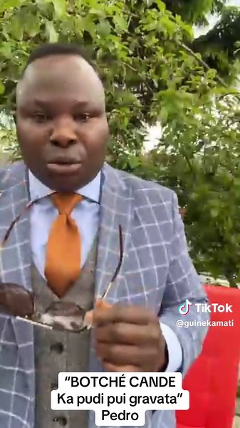 A Importância da Gravata na Cultura Bissau-Guinesa