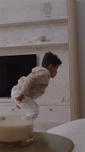 Little boys. Big imaginations. Running, jumping, crashing, cuddling… this is what childhood is meant to feel like. 🤍 Our White Ribbed Crash Cloud is the one piece that keeps up with it all. Soft enough for wild play, supportive enough for small bodies that need to reset, and beautiful enough to live in your lounge room, not hide in a toy room. Every detail is made to last: • Custom fabric created from yarn into our signature luxe ribbed finish • Waterproof inner liner for life’s spills and acci