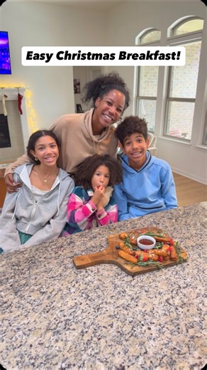 Jennifer Borget | Austin Creator on Instagram: "#ad| POV: You just made the cutest holiday breakfast ever. Jayda is all about themed food and jumped at the chance to help me turn these @FarmRichSnacks High Protein Cinnamon French Toast Sticks into a holiday wreath. She arranged the strawberries just right, while Lee Lee kept sneaking the fruit ornaments 😂 Each serving contains 13g of protein, a perfect on-the-go breakfast. It’s such a fun and easy way to make mornings feel festive. Add them to