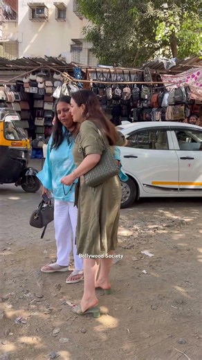 Anjali Tendulkar snapped at Bandra, keeping it calm and classy