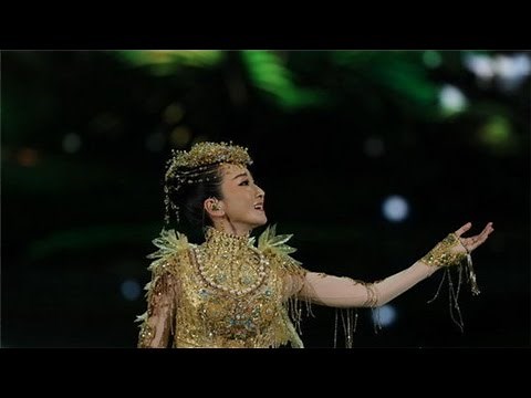 [2012年春晚]歌曲：《万物生》 演唱：萨顶顶