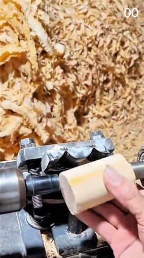 Fibers twist machine binds rope strands