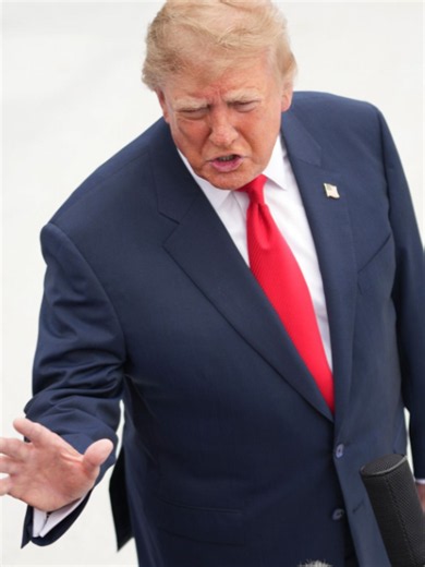 Mal wieder‼️ Trump meldet „Energie-Waffenruhe“ zwischen Moskau und Kiew Russland und die Ukraine haben laut US-Präsident Donald Trump zugestimmt, ihre Angriffe auf die Energie-Infrastruktur des jeweils anderen Staates einzustellen. Mit „sofortiger Wirkung“ gelte eine „Energie-Waffenruhe“ im Krieg zwischen Russland und der Ukraine, erklärte Trump am Sonntag in seinem Onlinedienst Truth Social. Weitere Details nannte er zunächst nicht. Mit einer ähnlichen Äußerung war Trump bereits Mitte September
