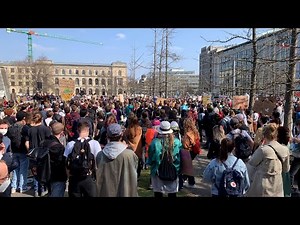 10.000 Teilnehmer bei "Fridays-for-Future" Demo in Berlin