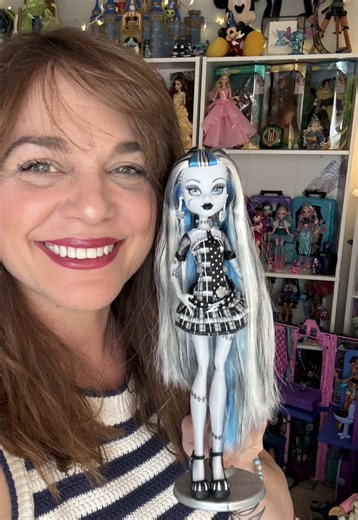 Unbox my first Monster High G1 Frankie Stein with me 💙 the Reel Drama dolls are BEAUTIFUL! @Monster High @mattel #frankiestein #monsterhigh #monsterhighdolls #reeldrama #unboxing