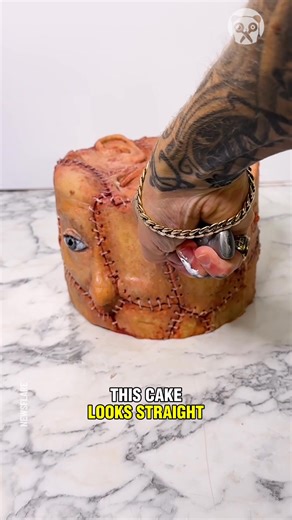 This creepy cake is perfect for Halloween! | Crafty Panda How