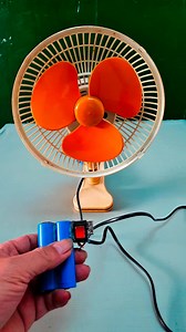 6K views · 52 reactions | Mini desk fan powered by 2 batteries with very strong airflow #minifan #DIYfan #strongwind #fblifestyle #hacks #trick #reels #reels #reelsinstagram #education #electronics #electrical #experiment #engineering #diy #circuit #technology #science #creative #student #learning #arduino #project | Om enterprineur | Facebook
