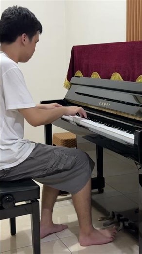 Piano wire breaks during Chopin Etude