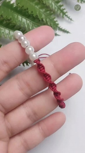 Spiral Knot Bracelet with 6mm Pearls — Simple Macramé Tutorial