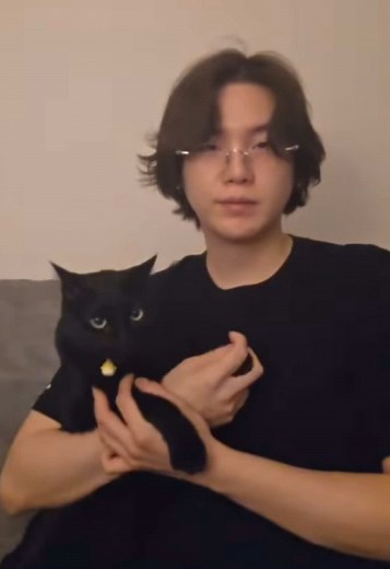 Yoongi-Cat's Heartwarming Live Moment with Tangie