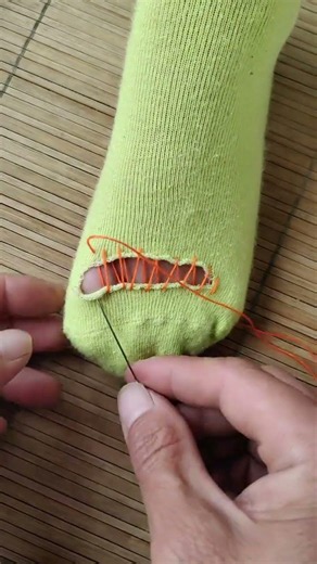 Xi Ran teaches invisible needlework techniques #sewing skills #hand sewing tips