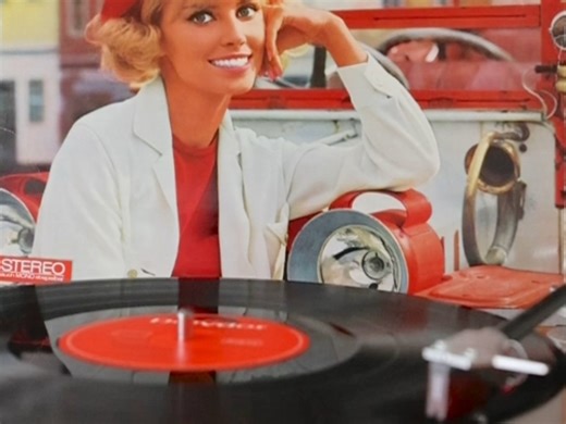 James Last 詹姆斯·拉斯特第1张专辑“Die gab’s nur einmal”中的第一首（只有一次等4首爵士风格的乐曲串烧）1963年发行