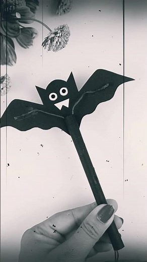 DIY Halloween Bat 🦇 Spooky, Scary Halloween Craft #diy #craft #halloween #shorts #art