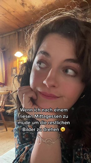 Das ist der Grund warum Lilli Gruber nächste Staffel nur in der Hälfte der Bilder sein wird… 😴 #derbergdoktor #dreharbeiten