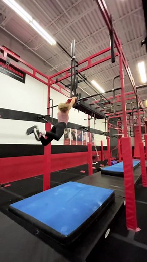 Just hanging around with Emily Gardiner! 💪👏 #americanninjawarrior #ninjawarrior #repost #ANW #ninja #strength #girlboss #FYP