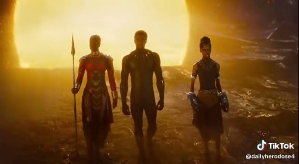 ONE OF IF NOT THE GREATEST MOMENT IN SUPERHERO CINEMATIC HISTORY. What’s your favorite Superhero moment? Comment Below! ⬇️ #avengers #captainamerica #thanos #Fyp #avengersdoomsday