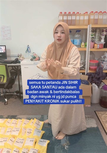 Satu2 nya penawar FIBROID selain pembedahan adalah consume bahan yg tinggi & kaya ANTIOKSIDAN supaya dapat kawal tumbesaran sel2 abnormal (GEMUNGGAL TINGGI ANTIOKSIDAN) Manakala, utk kurangkan sakit akibat KERADANGAN TISU RAHIM disebabkan pendarahan FIBROID, rahim perlukan bahan yg ANTI-RADANG sekaligus halang pertumbuhan semula FIBROID itu (TEBU HITAM tinggi POLIFENOL yg bersifat ANTI-RADANG & ANTI KANSER) so dah faham kan kenapa utk masalah FIBROID, #amniqlo suggest ambil SET 2 SERANGKAI (miny