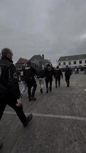 Agressie sussen, situaties inschatten, mensen begeleiden, rust terugbrengen. Voor ons is dit gewoon een doorsnee werkdag. Bij Reaction Security doen we wat nodig is, zonder gedoe, zonder drama. | Reaction Security