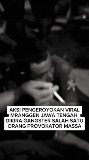 INFOTAINMENT_JATENG on Instagram: "detik-detik korban dimassa di kira gangster korban hanya melintas arah plamongan salah satu orang Provokator teriak , akhirnya terjadi kejar-kejaran sampai saat arah fly over ganepo Mranggen Jawa Tengah Korban dimassa , infonya beliau meninggal Info more kang edot tiktok #infokejadiansemarang #infotainmentjateng #jateng #jateng24jam #viralvideo #viralpost #viralinstagram #viralpage #mranggen #instagramreels"