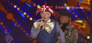 Andrzej Rosiewicz jako błazen na sylwestrze Republiki przeszedł samego siebie! Jeśli ktoś myślał, że Rosiewicz nie może być bardziej żenujący, to się mylił - szmira, to delikatnie określenie... Oglądacie ten "przebój" na własne ryzyko. 👇 | Racjonalna Polska