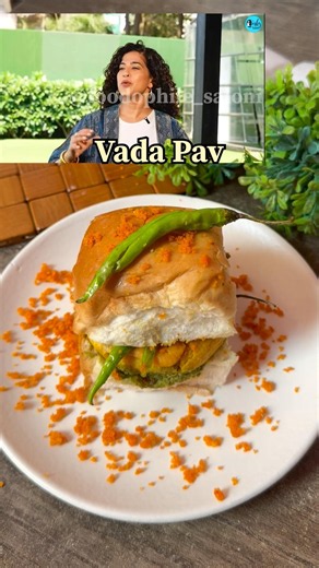 Vada Pav✨🥰 #vadapav #vadapavrecipe #quickrecipe #mumbaistreetfood #ytshorts #youtuberecipes #food