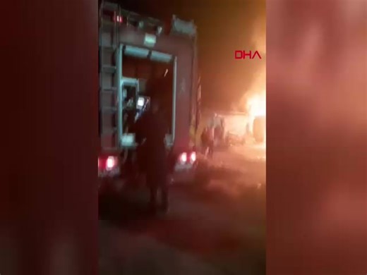 Silivri'de 15 baraka alev alev yandı https://halktv.com.tr/gundem/silivride-15-baraka-alev-alev-yandi-936133h | Halk TV