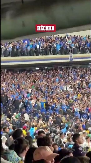 TSSSSS 😟La afición de Cruz Azul se los cantó con todo en el Olímpico Universitario 🚂💙