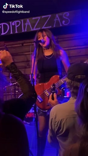 Sunshine @dipiazzas_live #speedoflightband #rockband #femalefronted #familyband #liveshow #livemusic #femalevocalist #newmusic