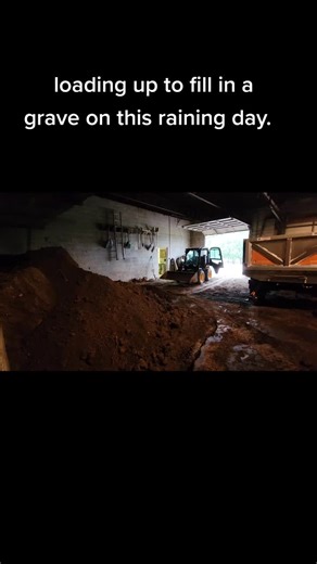 loading up to fill in a grave. this is one of the reasons we like to haul our dirt away and store inside. #gravedigging #gravedigger #jcb #cemeteryworker #cemetery #rb3000 #dumptrailer #equipter #fyp #foryoupage #skidsteer